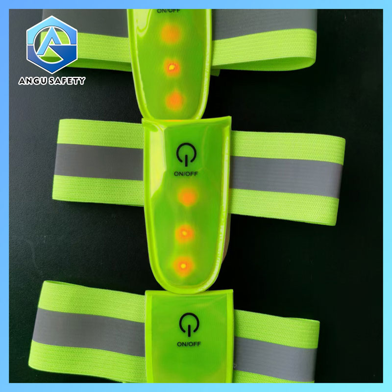 Lassen Sie den reflektierenden LED-Clip der Rucksacklampe Ihre Sicherheitsleine auf der nächtlichen Straße erhellen!